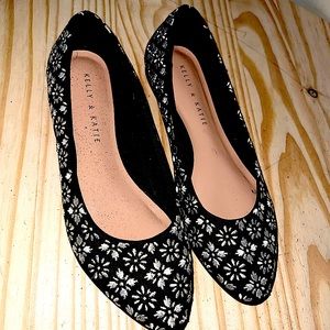 Kelly & Katie Embroidered Pointed Toe Flats | Size6 1/2